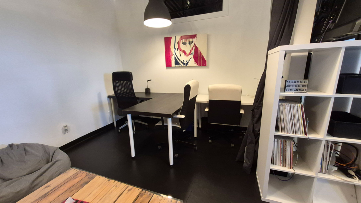 2 Bureaux à aire ouverte