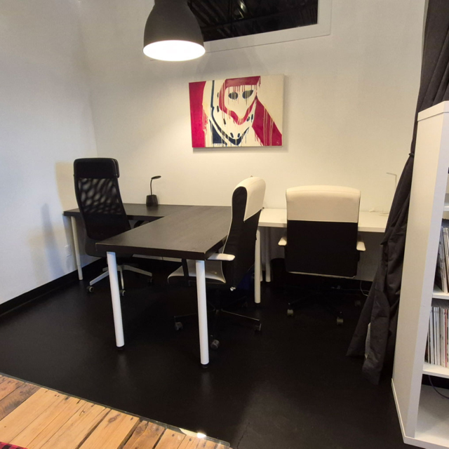 2 Bureaux à aire ouverte